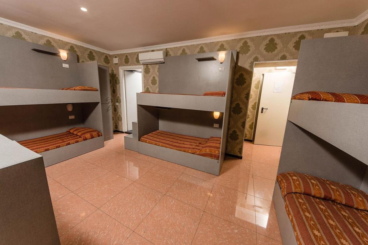 Bett im 6-Bett-Schlafsaal